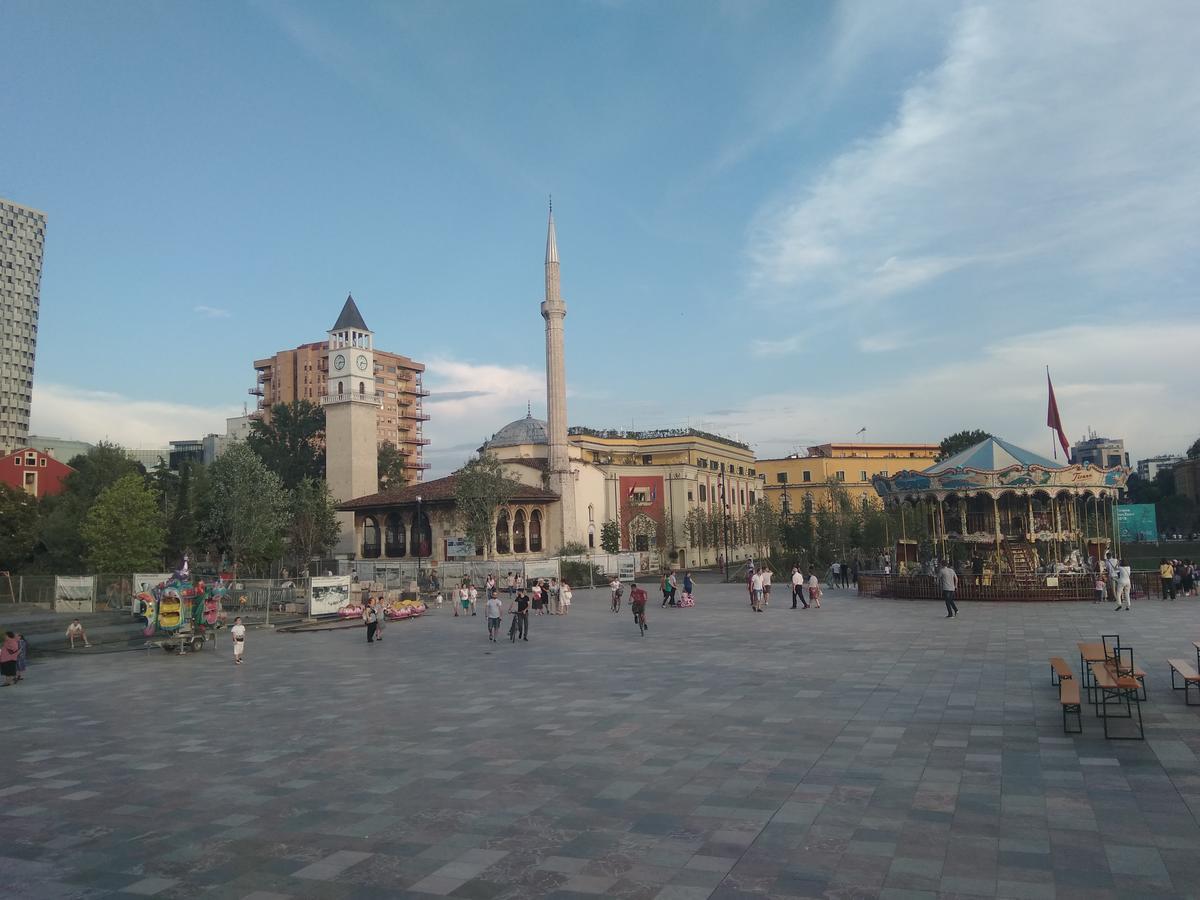 Апартаменти Tirana City Center Екстер'єр фото